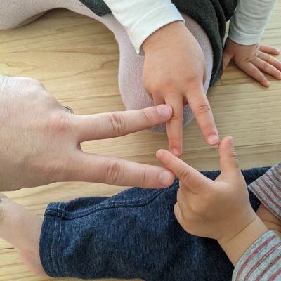 北海道の十勝で細々と家族4人(妻、娘5y6m、息子2y10m)で暮らしています。相模国出身、憧れの北海道に住んで10年以上。
十勝での子育ての様子をゆるく投稿。時々物申します。元せんせー。
⑪☆育児垢さん大歓迎です☆⑪