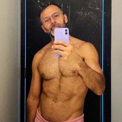 Mexican / mixed race daddy 🇲🇽🇱🇧 Come in and indulge yourself. I reply to every message on my OnlyFans account.