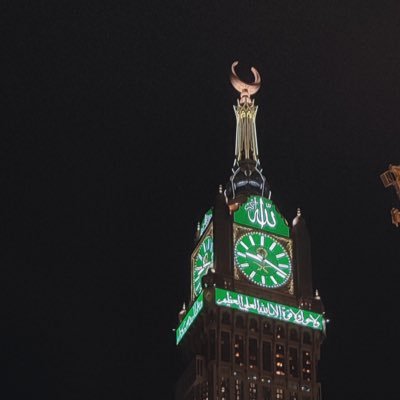 السعداء أشخاص علموا أن الحزن ﻻ يجدد قديماً وﻻ يعيد ماضياً وﻻ يرد غائباً فتركوه جانباً وأبتسموا .