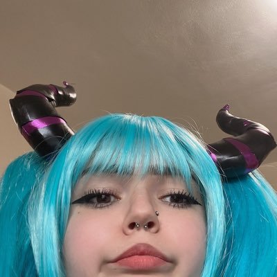 I really love horror, manga, and cute things! SFW account main is @plushiesuccubus
