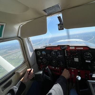 Piloto Privado de Avión. Todo lo que vuele tiene su encanto🛩️ a veces opinologo de defensa...