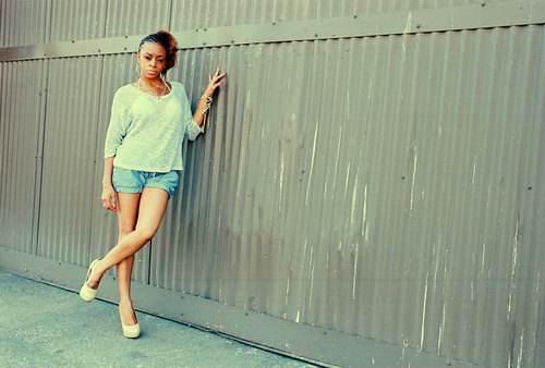 I LUV TO SING...AND IM A NICE FUNNY PERSON...HAHA...YOUTUBE.COM/RERE123.....MYSPACE.COM/REREWILLIAMS..CHECK THE MUSIK OUT!MUAH