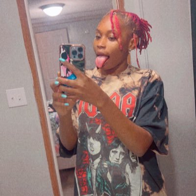 ShayRosee25's profile picture. snap : bugg-23 💜🥀