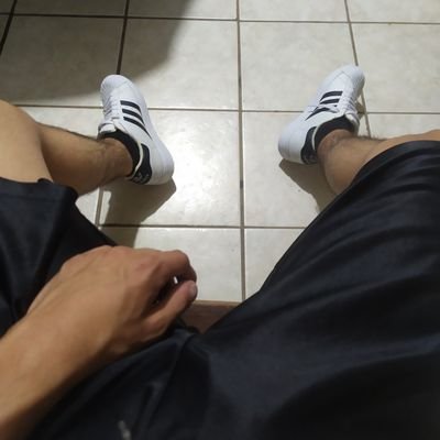Retuiteo contenido gay y fetichista, no importan colores, tamaños ni nacionalidades.