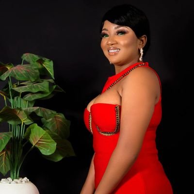 A writer,
Voice talent
Broadcast journalist
Business Correspondent @silverbirdTvAbj
ARIES ♈ April 19
Portable lomo🤩
Owner @midesornaments