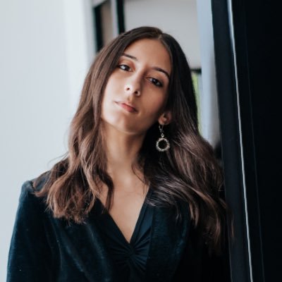 Lawyer for creatives @artylegal ⚖️ | Ethical fashion advocate 👟 | I also make YouTube videos 🎥