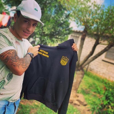 @OficialPeñarol🖤💛 TikTok brunito1891elartiguenzze 🏠Artigas UY🇺🇾 Libra♎️ 19/10 🎂🎉🥳