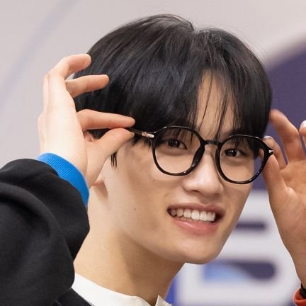 okoo14342's profile picture. RT: cool stuff | ♡: idol stuff and merch