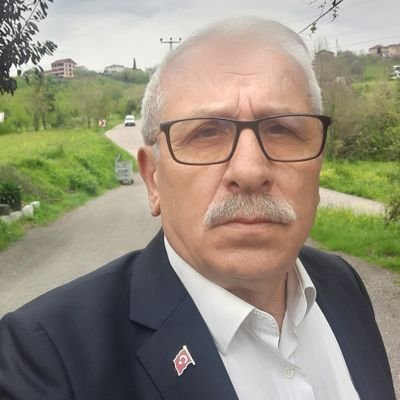 Daha önce MHP  ilçe başkan vekili.Şimdi İYİ parti kurucusu.