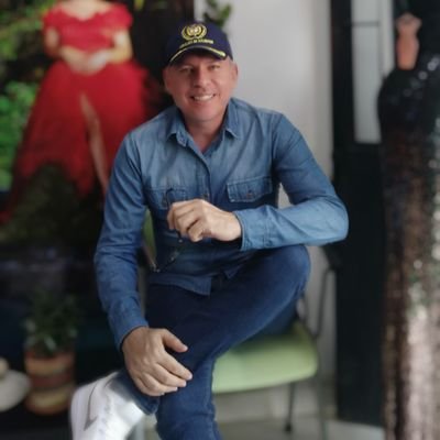 Fernand01687668's profile picture. Me preguntaron ¿Cuánto vale un amigo?... Y yo les conteste. Yo a mis amigos no les pague, me los gane con el tiempo y valen oro.