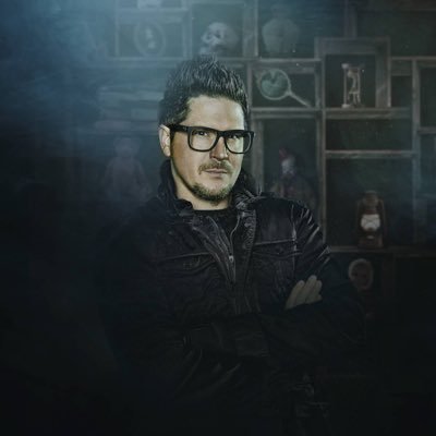 Host/EP #GhostAdventures
#TheHauntedMuseum #GAHouseCalls now
streaming on discovery+ @travelchannel Owner/ Curator @hauntedmuseum in downtown Las Vegas