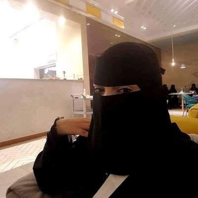 لا المالُ يبقى ولا الأرواحُ خالدةٌ لا شيء يبقى سوى ذكراك والأثرِ