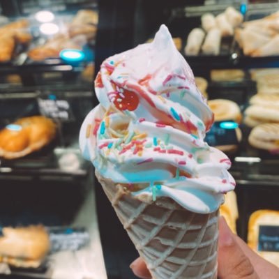 Mysteriousayra's profile picture. Silence has a deep explanation... an idiot who is fixing her wings 😇