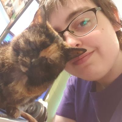 Trans Enby Spoonie ~ Cosy Variety & Charity Streamer ~ Coworking Streamer ~ VIP(isser) of @Twitch ~ Tortie Dad x3 ~ OSRS: ErrMeow ~ 📧 heyartielive@gmail.com
