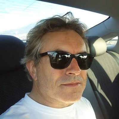 petsin's profile picture. Entre la ingeniería, la astronomía, el buceo, los viajes, y la protección del medioambiente del depredador humano.