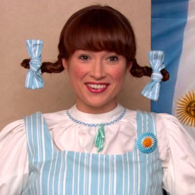 recepcionista en dunder mifflin. hadita™️