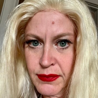 ElleBakah's profile picture. 