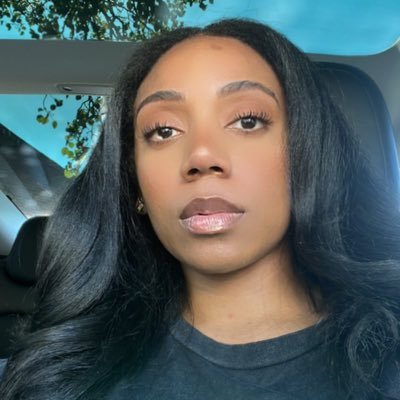 MzTres_Chic's profile picture. In a world where you can be anyone, be yourself. ✨