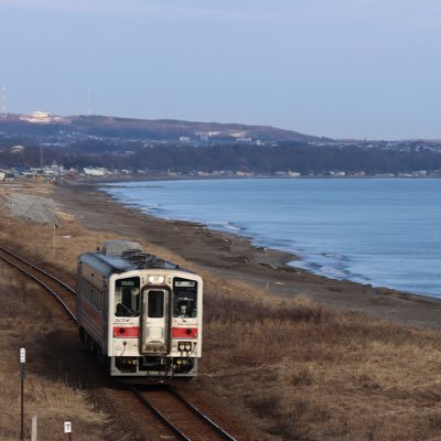 カメラ片手に旅して鉄と狐を追い回してるBauerさん https://t.co/ymMB7AWuAB