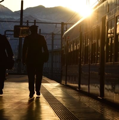 鉄の塊ばかり追いかけて、距離感覚が狂っているキチガイ😓
動力車操縦者らしい。知らんけど。
ラーメン、旅行好きのエッセンシャルワーカー