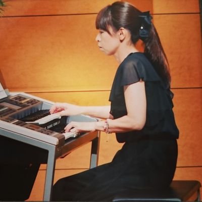 love_ex's profile picture. あまりつぶやきませんが…。音楽療法士として働き始め6年目。7歳からエレクトーン(最近は弾けてないなぁ)。サックス習い始めて5年目？。最近沖縄三線も少し。大学生男子(Tuba吹いてる)、社会人4年目男子(？)の母。好き=(≠上手)ピアノ、サックス、吹奏楽、ギター、三線。中日ドラゴンズ(野球観戦)。