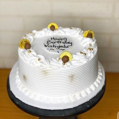 Am a Baker, Chef.
Specializes on freshly baked cake's, tasty foods and yummy and pastries🎂🍩🍰🧑🍳.
Available for your birthday, wedding and other events cake