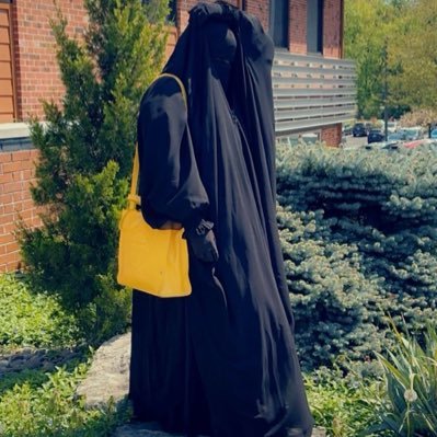 🧕🏾 TahiraMuhsinin🖤. famous NOBODY 😈 A private life is a happy life. #Niqabi #FightingEndometriosis 🎗 #OwnerAlMuhsininApparel