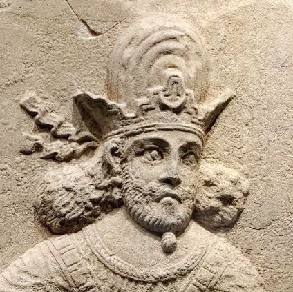 Shapour_I's profile picture. من مزدیسن، بغ شاپور، شاهنشاه ایران و انیران که چهر از ایزدان دارد، پور مزدیسن، بغ اردشیر شاهنشاه ایران؛ خداوندگار ایرانشهرم!