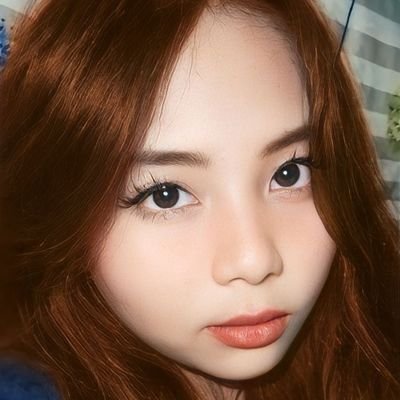 _pamespino's profile picture. holding roses full of thorns