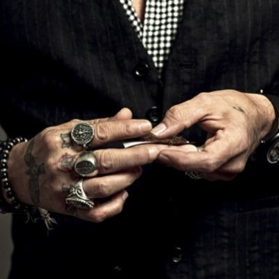 littleirregular's profile picture. ⬜️ • just browsing •