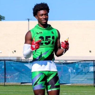 Football🏈 Basketball🏀 God first❤️ On the way to being great💯CO24 | DB/WR| 6’2 | 180LBS | 3.5GPA