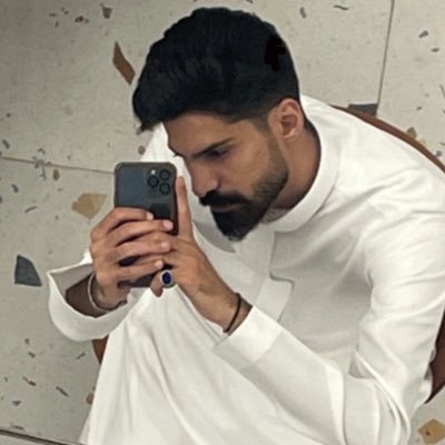 على سبيل الألم هناك قطعة من قلبي في احد القبور ، اللهم ارحم ابي يارب وأطل في عمر امي وأرزقني رضاها وارزقها الصحه والعافيه واجعل يومي قبل يومها ياارب 💙.
