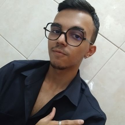 A vida é um injusto jogo de escolhas.
~ 21 anos
~ Aquariano ♒
~ Psicologia 🧠
~ Três Lagoas-MS