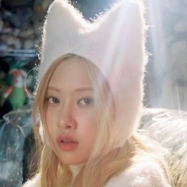 Snow_flow_roses's profile picture. She/her (semi ia📚) // Fan account 

Women|

Only do birthday/music #