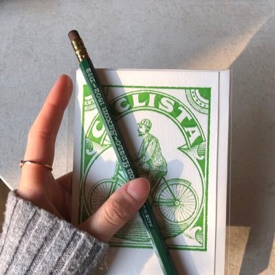 crazymadsheep's profile picture. 취미는 책 추천