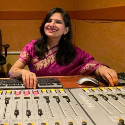 🎙️ Radio Jockey 📍 Based In Toronto 🎤 Hindi Radio 📻 Filmy Nukkad at CMR 101.3 FM (Mon to Fri 5pm-7pm)