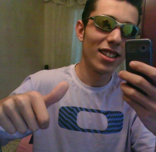 Sou uma mistura de amor e ódio. De certezas e incertezas. De bem e mal. Cuidado ao se aproximar.