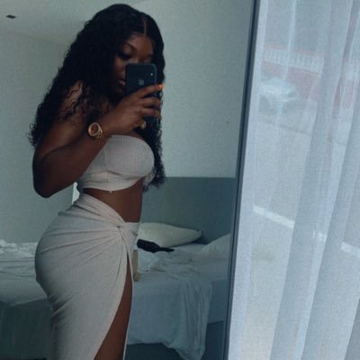 _benedicta01's profile picture. I speak fluent sarcasm ❤️