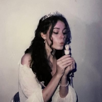 mercurialg1rl's profile picture. she/her 🪩 victimize. vindicate. virgo.