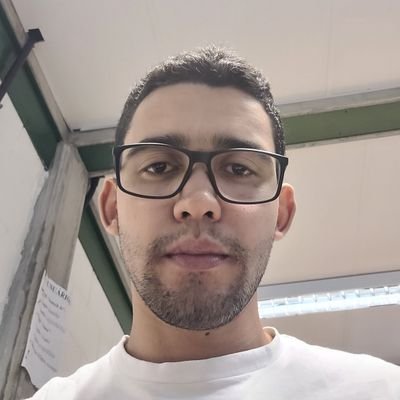 Sou graduando em Sistemas de Informação. Desejo compreender e aprender diversos aspectos da minha área. Além de querer entender as coisas que nos cerca.