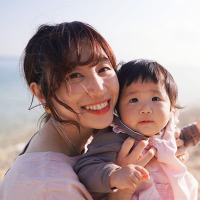 Dr課程大学院生しながら1歳の娘(きっぽよ)を育てる沖縄のタレント🍝選択的シングルマザー🫶親子でよく食べる系。身体強め。タレントじゃない日はひとり親の人材育成プログラムとか白目むきながら作ってますっ😇フォローしたらいいことあるぞっ🙌
FECオフィス所属/子育て制度の解説　@kosodate_1127