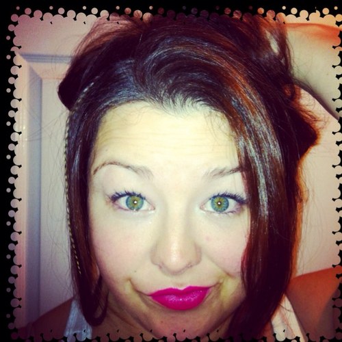 Angela_Pineau's profile picture. 