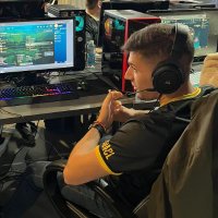 Rheus (@rheuslol) 's Twitter Profile