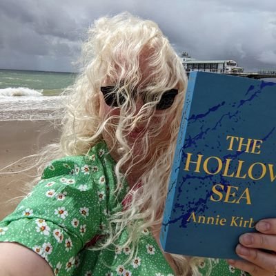 Non-baker, non-mother, non-thin, non-funny. Novel THE HOLLOW SEA about childlessness, the sea & mythology out now. #ACE #DYCP funded for Book 2. Agent @SusanW1F