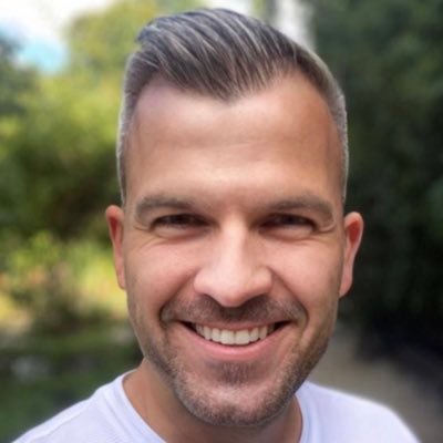 Entrepreneur in the automotive and IT sector, proud father of two daughters. I run businesses with a passion for e-commerce, AI enthusiast 🤖