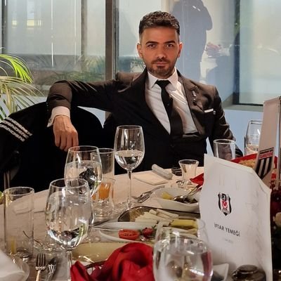 • Hamburg Beşiktaşlılar Birliği Başkanı 
• President of Hamburg Besiktas's Association 
• Vorsitzender des Besiktas Hamburg Verein
🦅 Beşiktaş Kongre Üyesi 🦅