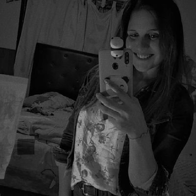 27
/
géminis
/
que poco nos atrevemos,para lo corta que es la vida 💛