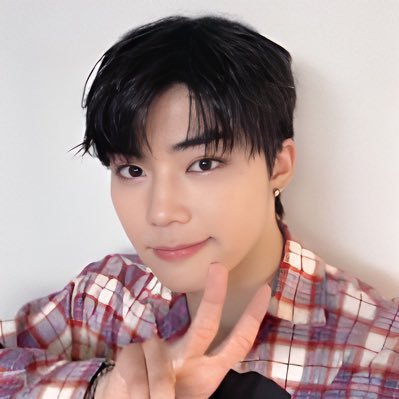 bpflwr's profile picture. the b in lgbtq+ stands for boys planet || recovering oneit || wumuti robbed