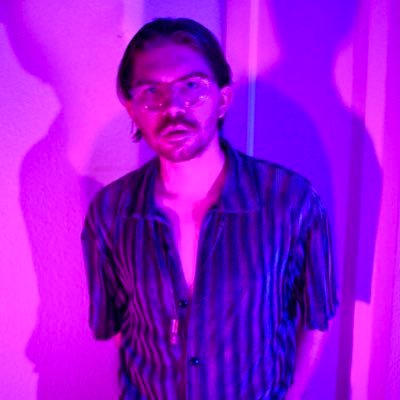 headsorheads's profile picture. i make music, listen to it here - https://t.co/VMAkOOmmRt