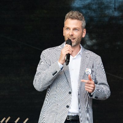 lukashupfer's profile picture. Strategie- und Organisationsberater | engagiert für eine gerechte und inklusive Gesellschaft | hier privat unterwegs